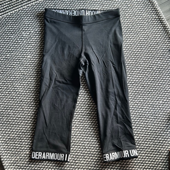 Angle length Under Armour capris - Picture 3 of 6